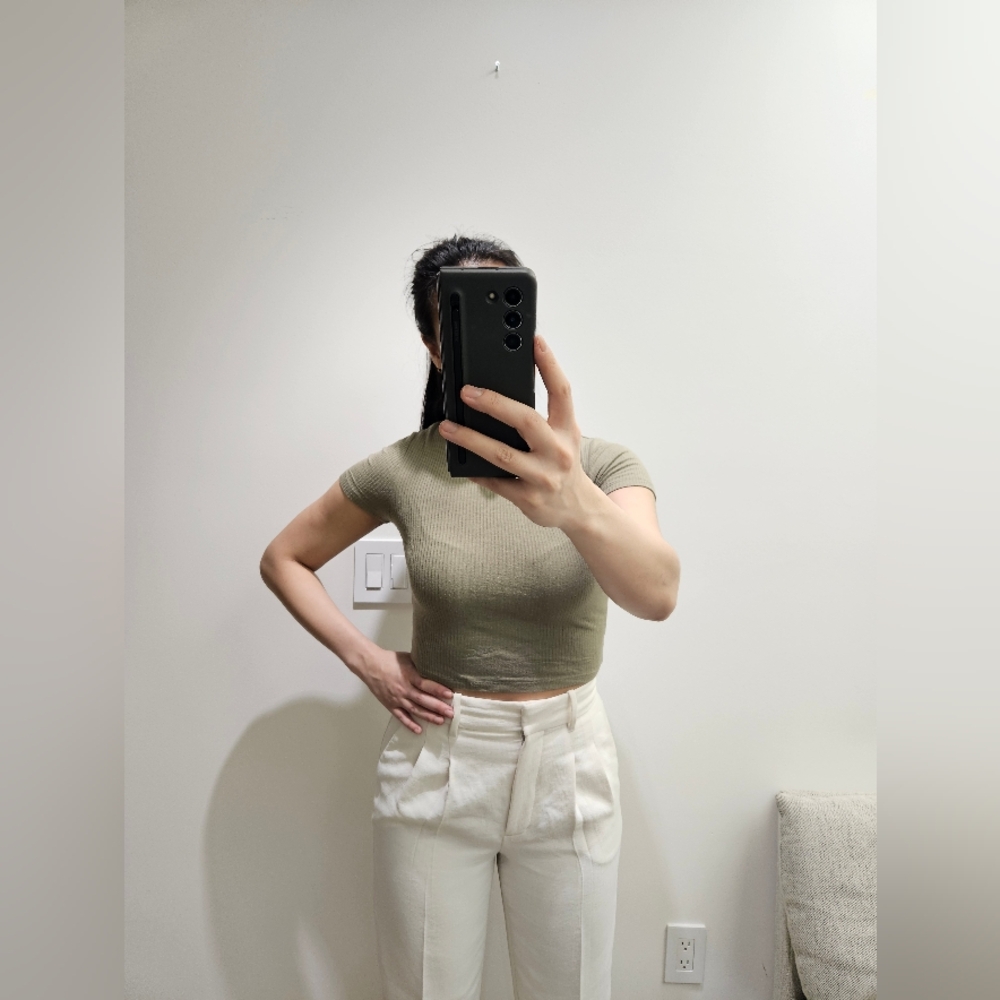 Aritzia Wilfred Olive Crop Knitted Top